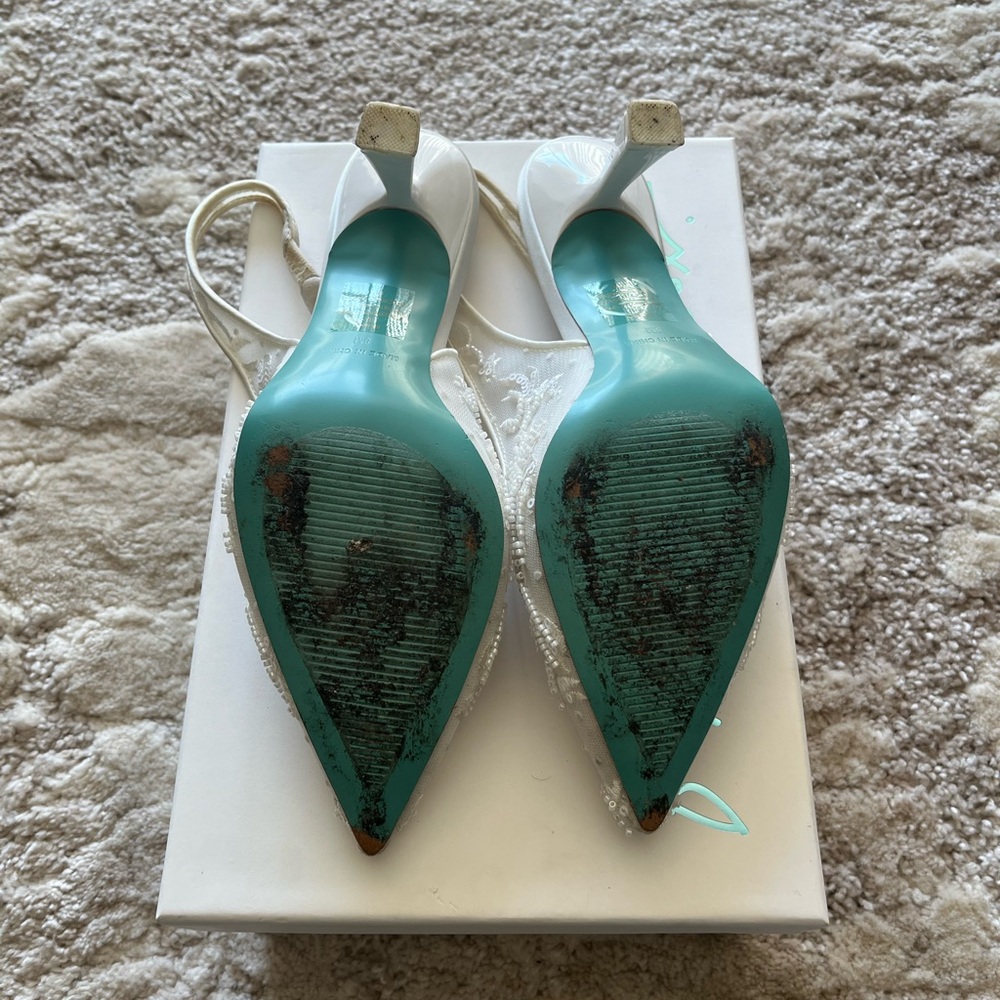 Betsy Johnson White Nikki Slingbacks - Picture 3 of 4